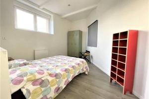 Cama o camas de una habitación en Superbe Loft 100m2 Proche Cathédrale avec Parking