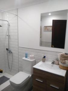 A bathroom at Amazing View Holiday Home near of the sea