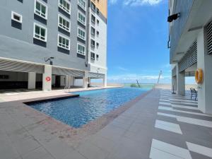 a swimming pool in the middle of a building at SURAI Homes - Sea View, Drawbridge & KTCC Mall in Kuala Terengganu