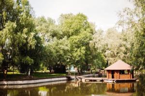 Afbeelding uit fotogalerij van Private Lake House in Pirnove