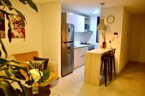 Η κουζίνα ή μικρή κουζίνα στο Cómodo apartamento con excelente ubicación