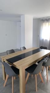 a table in an office with chairs around it at RDC Villa - Résidentiel - Entrée indépendante in Marseille