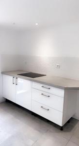 a white kitchen with a counter top in a room at RDC Villa - Résidentiel - Entrée indépendante in Marseille