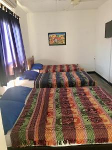 Ένα ή περισσότερα κρεβάτια σε δωμάτιο στο Casa Hospedaje Villaluz- a 5 minutos de la Playa