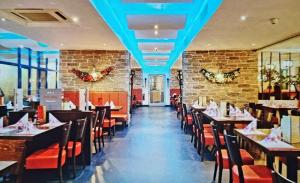 a dining room with tables and chairs and a blue ceiling at eXo Square Heidelberg/Schwetzingen - by SuperFly Hotels in Schwetzingen