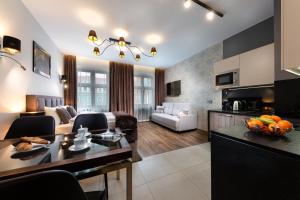 a large living room with a kitchen and a living room at Aparthotel New Lux in Wrocław