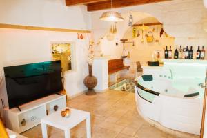 A television and/or entertainment centre at Cest La Vie Apulia