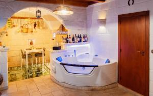 A bathroom at Cest La Vie Apulia