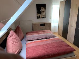 Postel nebo postele na pokoji v ubytování Boardinghouse Saargau