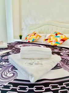A bed or beds in a room at Santa Maria Accommodation
