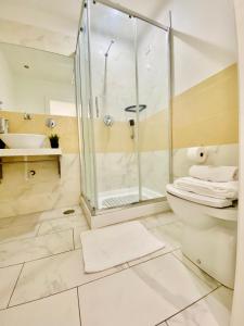 A bathroom at Santa Maria Accommodation