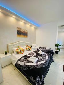 A bed or beds in a room at Santa Maria Accommodation