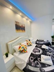 A bed or beds in a room at Santa Maria Accommodation