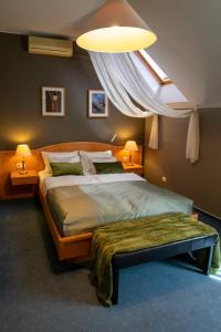 Säng eller sängar i ett rum på Hotel Piano