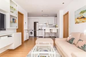Virtuve vai virtuves zona naktsmītnē Precioso apartamento nuevo en el centro de A Coruña!