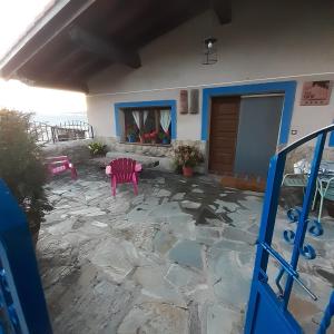 a house with a patio with a table and chairs at En Huerto de Catalina in Fuentes de Béjar