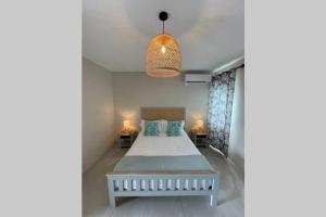 Postel nebo postele na pokoji v ubytování Bois Mapou Self Catering Apartments Unit 102