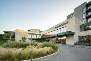a building with a sign on the front of it at HVD Reina del Mar - Premium Spa Service & Free Parking in Obzor