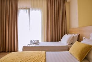 Кровать или кровати в номере Airport Garden Hotel