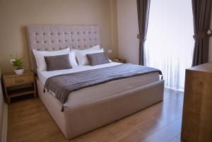 Кровать или кровати в номере Airport Garden Hotel