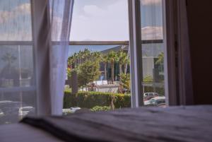Сад в Airport Garden Hotel