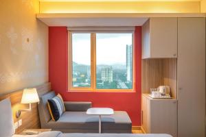 Posezení v ubytování ibis Mumbai Vikhroli - An Accor Brand