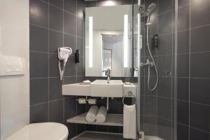 Koupelna v ubytování ibis Mumbai Vikhroli - An Accor Brand