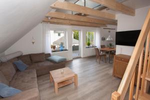TV a/nebo společenská místnost v ubytování Ferienwohnungen Vollmers-Dünnebacke