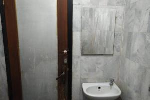 Hotel Syariah Cordovaにあるバスルーム