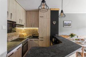Kuchyňa alebo kuchynka v ubytovaní Rent like home - Żeromskiego 10