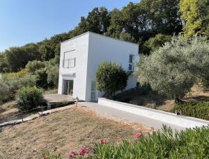 The building in which A villát is located