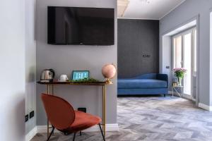 Televiisor ja/või meelelahutuskeskus majutusasutuses Bloom Hotel Rome