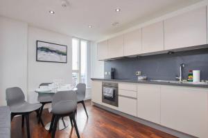 Gallery image of Lovely Apartment - Private Parking - Stadium Views in Manchester