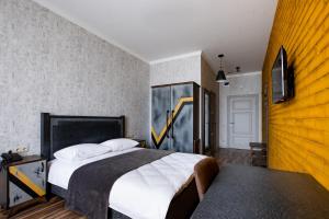 Abbey Road Hotel tesisinde bir odada yatak veya yataklar
