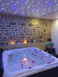 Le Ptit Spa de L'Abbaye Suite love et Spa privé