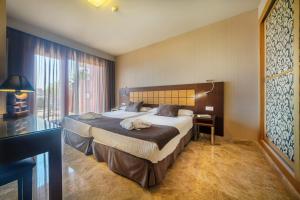 Säng eller sängar i ett rum på Holiday World Resort