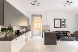 Kuchyňa alebo kuchynka v ubytovaní iFlat Monti Elegant Apartment with Terrace