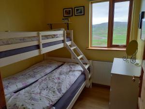 Postel nebo postele na pokoji v ubytování Kópareykir Cottage