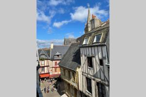 a view of an old building in a town at Appartement cosy in Vannes