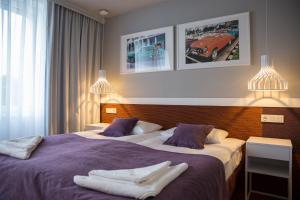 Un pat sau paturi într-o cameră la Hotel Quattro