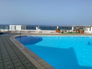 Bazén v ubytování Exclusives Apartment 10 meters to Ocean nebo v jeho okolí