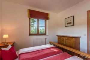 a bedroom with two beds and a window at Alpen Chalet Alte Talstation in Lenggries