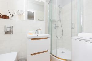 Łazienka w obiekcie Apartments City Center Ochota by Noclegi Renters
