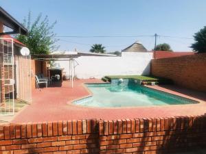 a swimming pool in a brick wall next to a brickickedicked at Tulo Bed and Breakfast in Kimberley