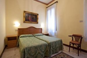Postel nebo postele na pokoji v ubytování Hotel Florida