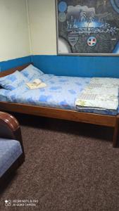 a bedroom with a bed with a blanket on it at Бюджетне житло in Kunovka