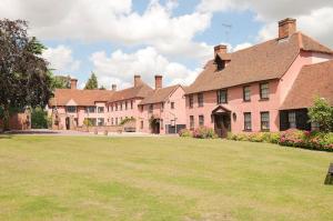 Zahrada ubytování Little Easton Manor + 28 fotografií