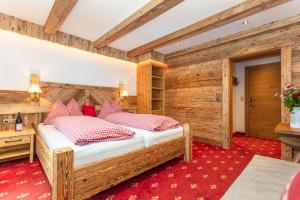 Postel nebo postele na pokoji v ubytování Pension Berghof
