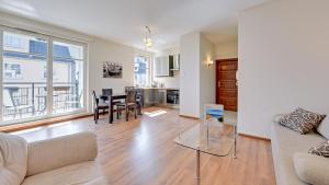 Kuchnia lub aneks kuchenny w obiekcie Dom & House - Apartments Parkur Sopot