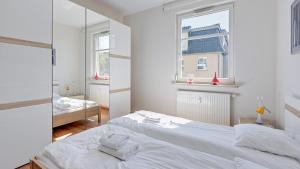 Łóżko lub łóżka w pokoju w obiekcie Dom & House - Apartments Parkur Sopot